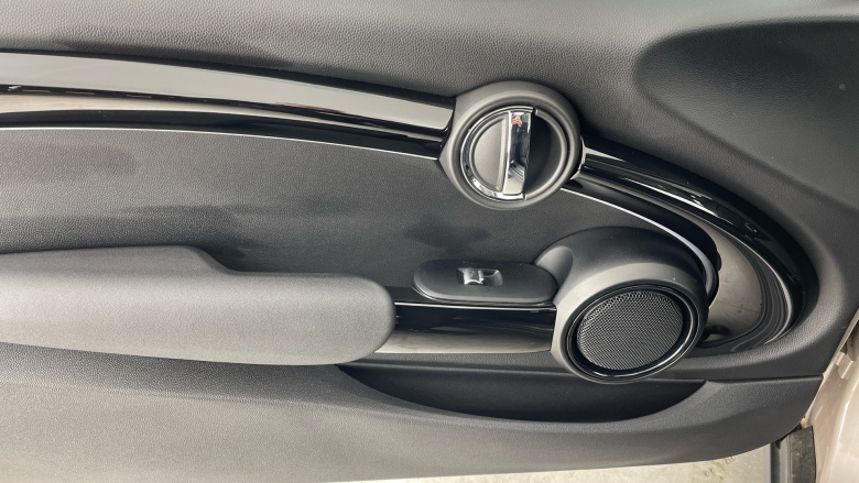 MINI Hatchback 1.5 Cooper Classic 3dr Auto Petrol Hatchback